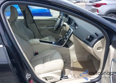 2015 Volvo S60 T5 Premier z USA, uszkodzony, nr VIN YV1612TK4F1353628